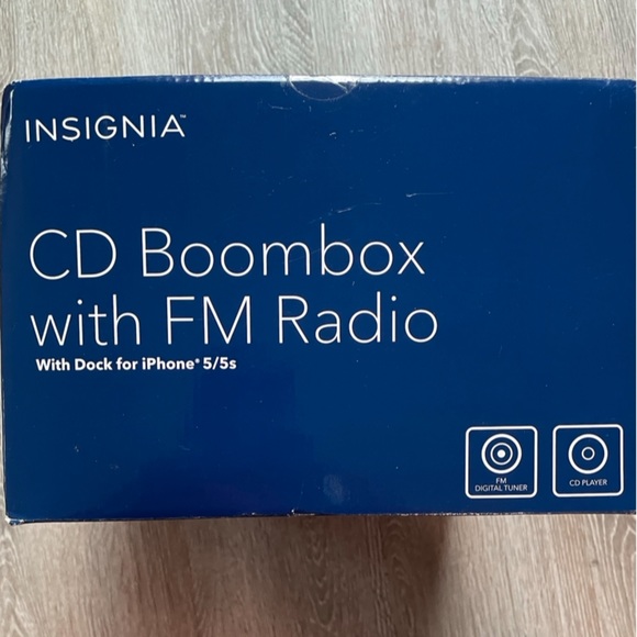 EUC “Insignia” CD BoomBox With FM Radio & Dock4 iPhone; User & Quick Setup Guide - Picture 11 of 17
